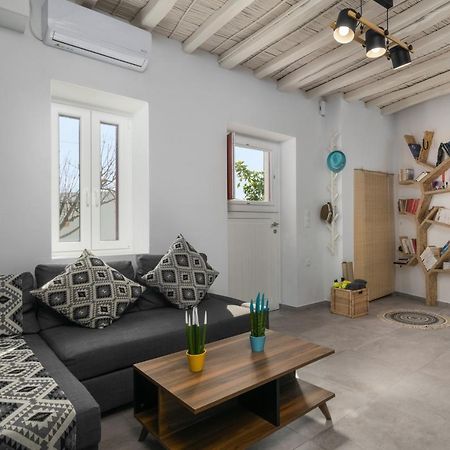 Milos Guesthouse Triovasálos 외부 사진