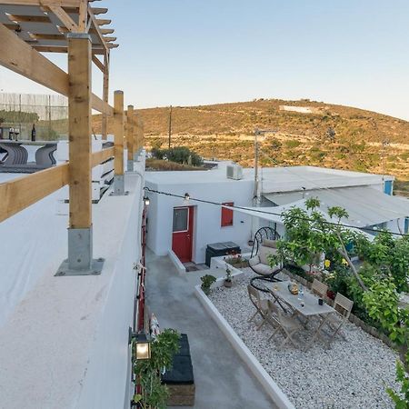 Milos Guesthouse Triovasálos 외부 사진
