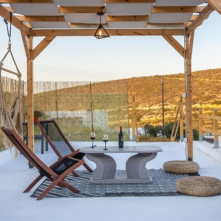 Milos Guesthouse Triovasálos 외부 사진