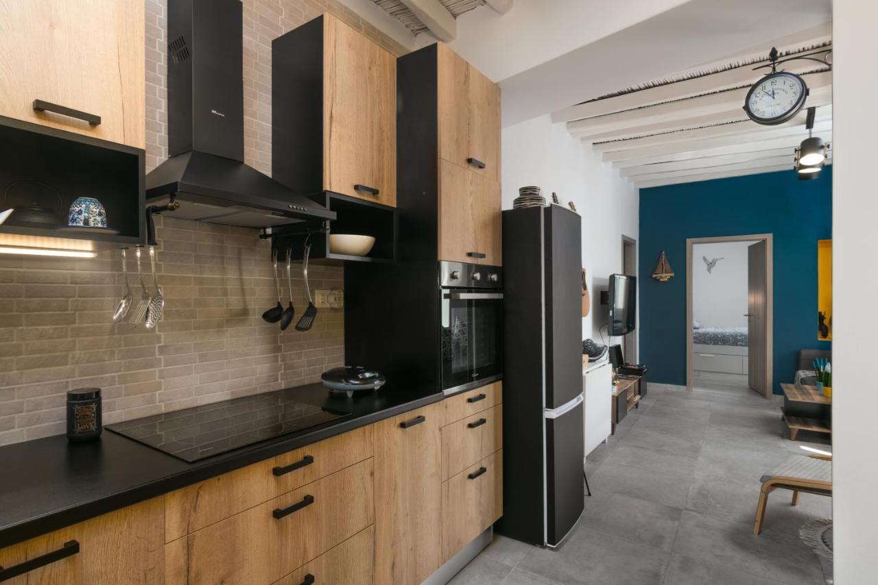Milos Guesthouse Triovasálos 외부 사진