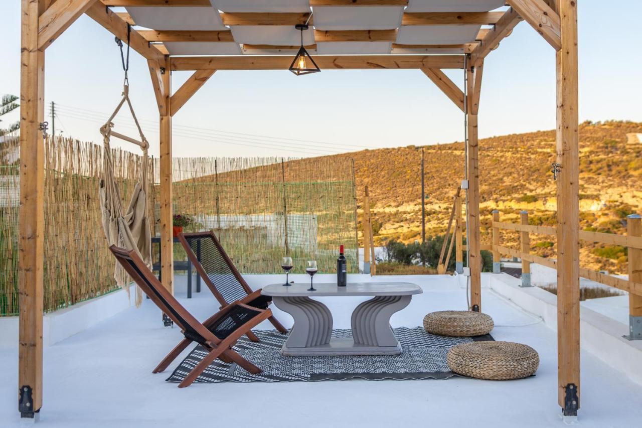 Milos Guesthouse Triovasálos 외부 사진