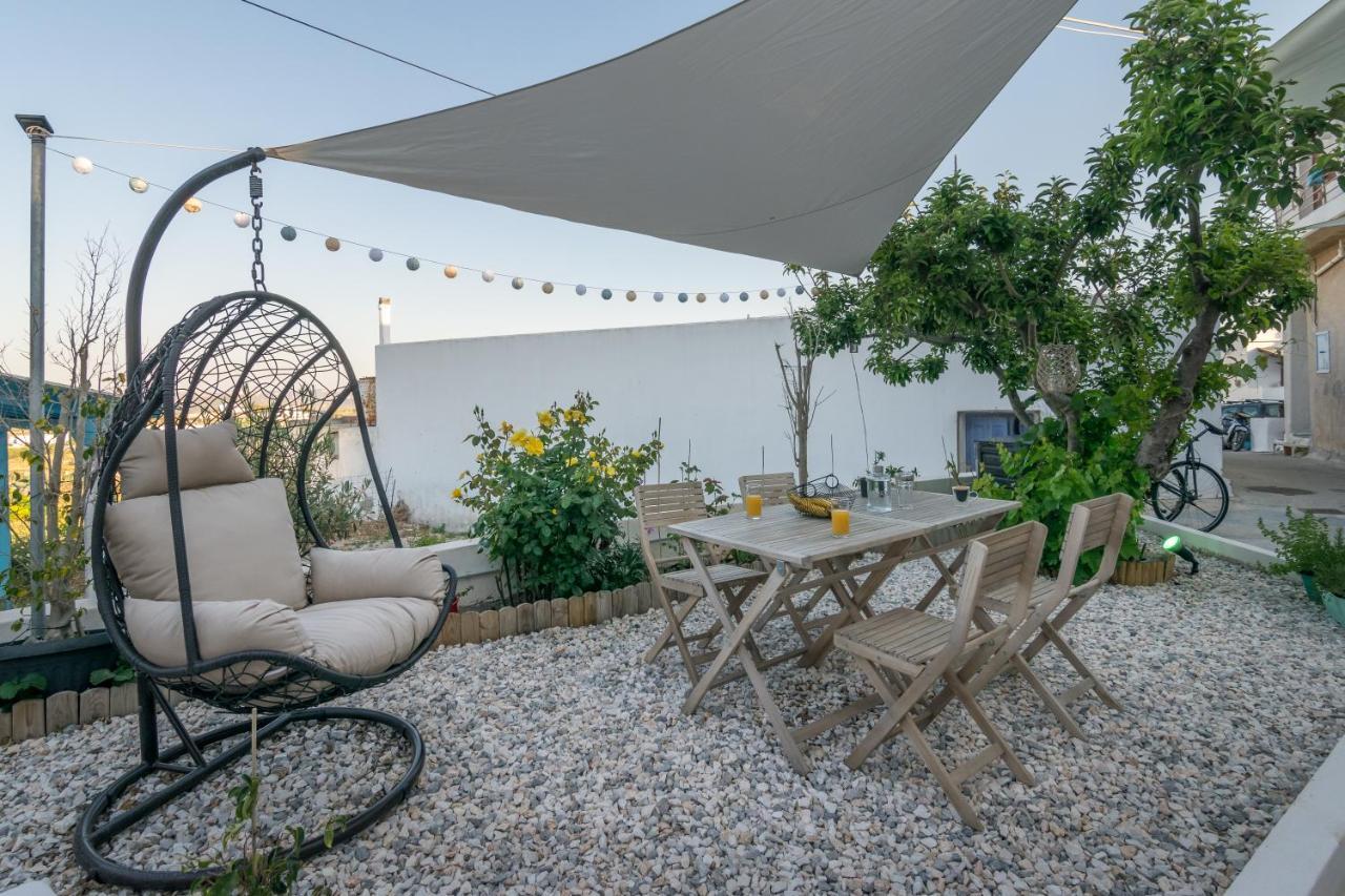 Milos Guesthouse Triovasálos 외부 사진